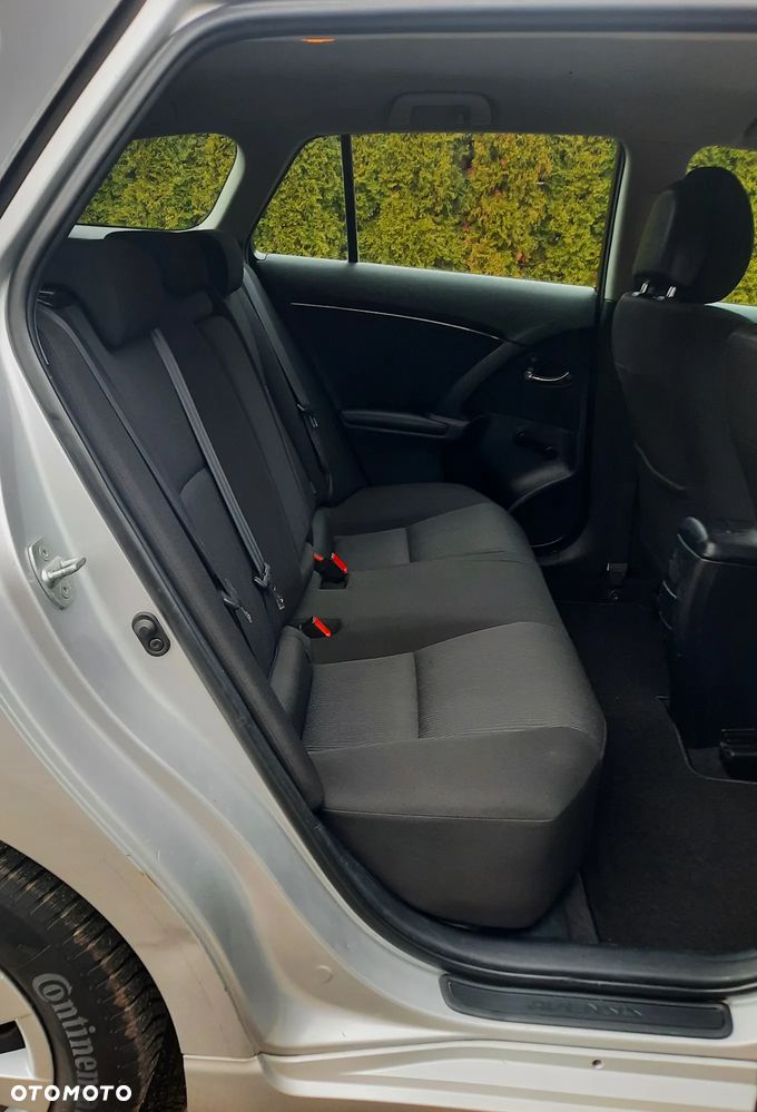 Toyota Avensis Combi 1.6 Comfort - 11