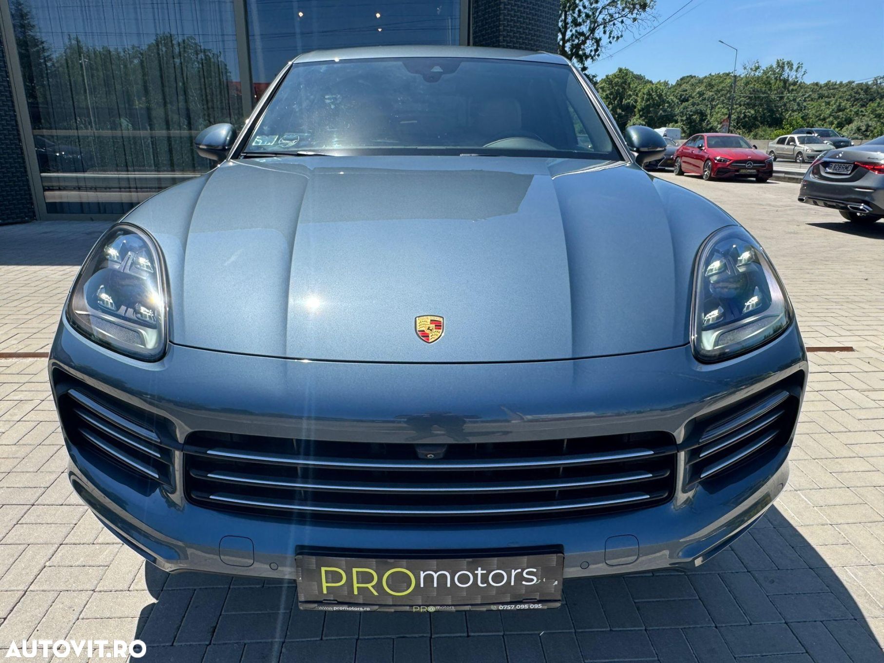 Porsche Cayenne - 1