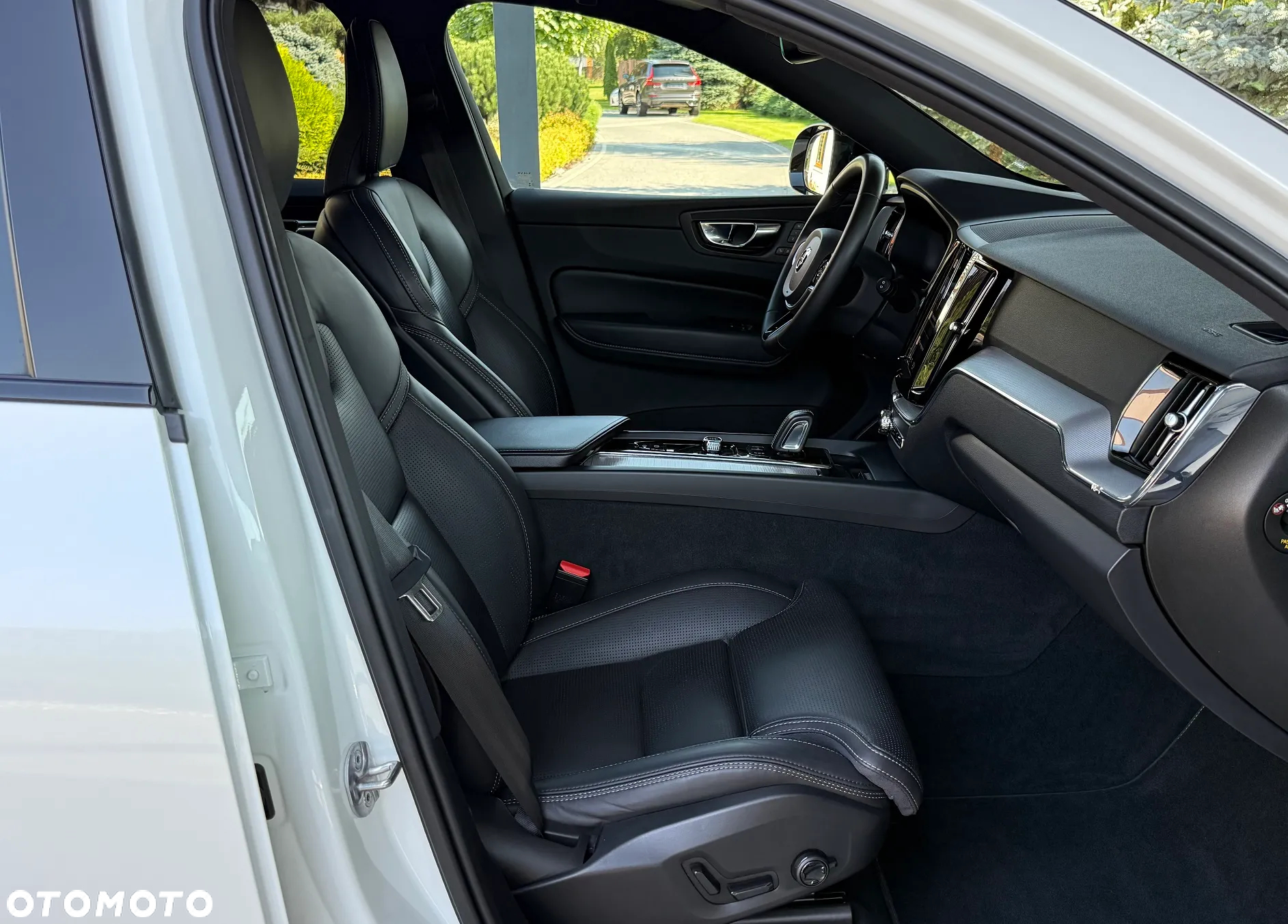 Volvo XC 60 B4 D AWD Plus Dark - 10