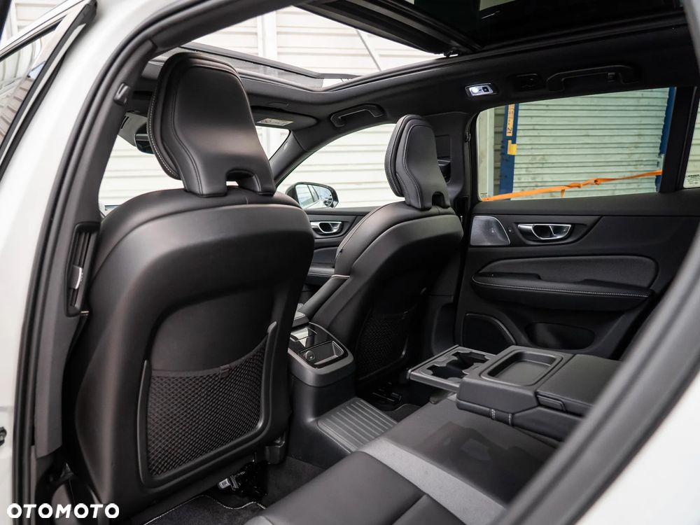 Volvo V60 T8 AWD Recharge Geartronic RDesign - 36