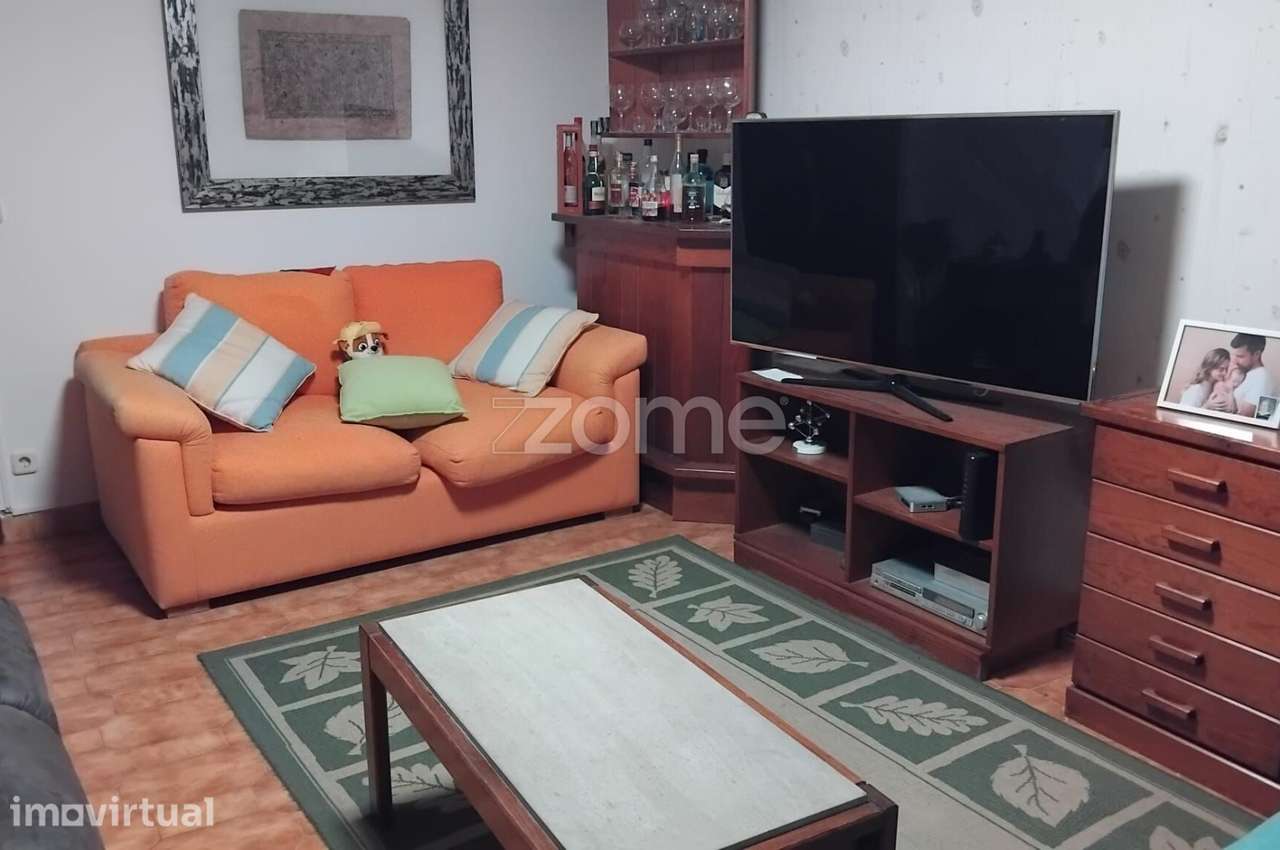 T3 com Terraço e Varanda | Excelente Luminosidade - Grande imagem: 2/16