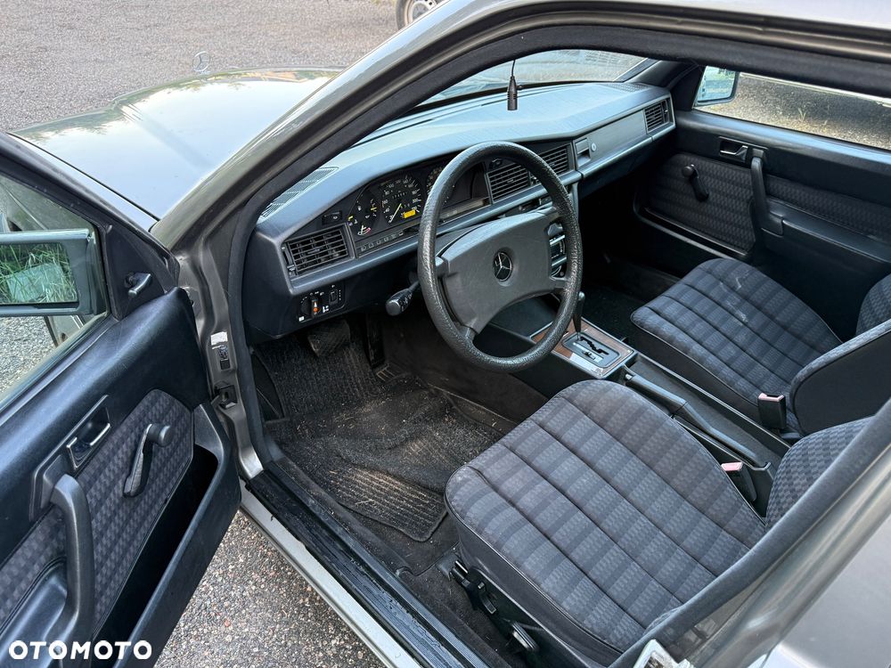 Mercedes-Benz W201 (190) - 9