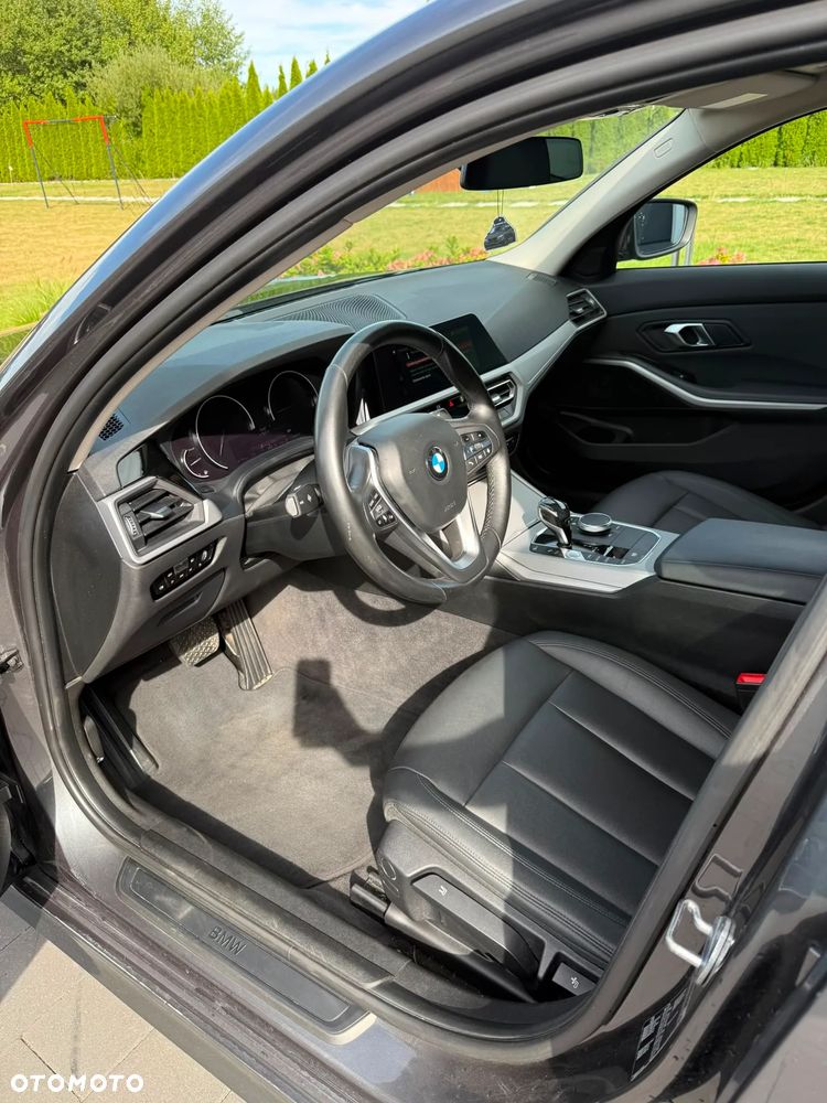 BMW Seria 3 318d Edition M Sport Shadow - 15