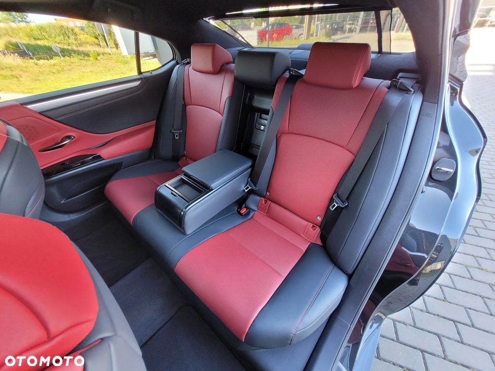 Lexus ES 300h F Sport Edition - 12