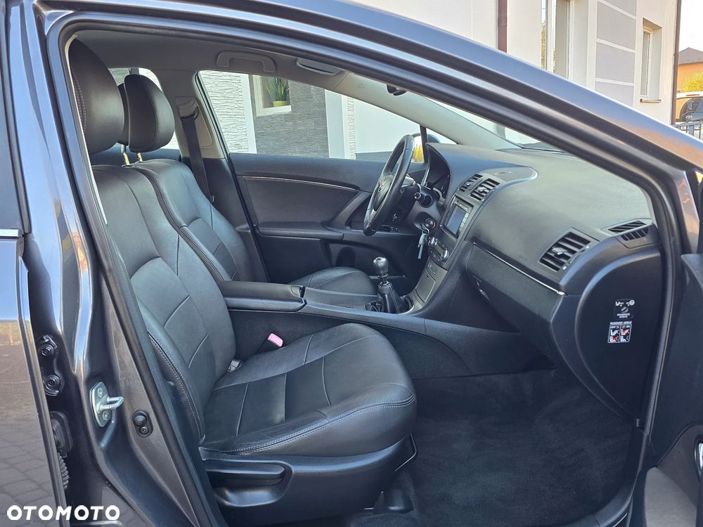 Toyota Avensis 1.8 Executive - 24