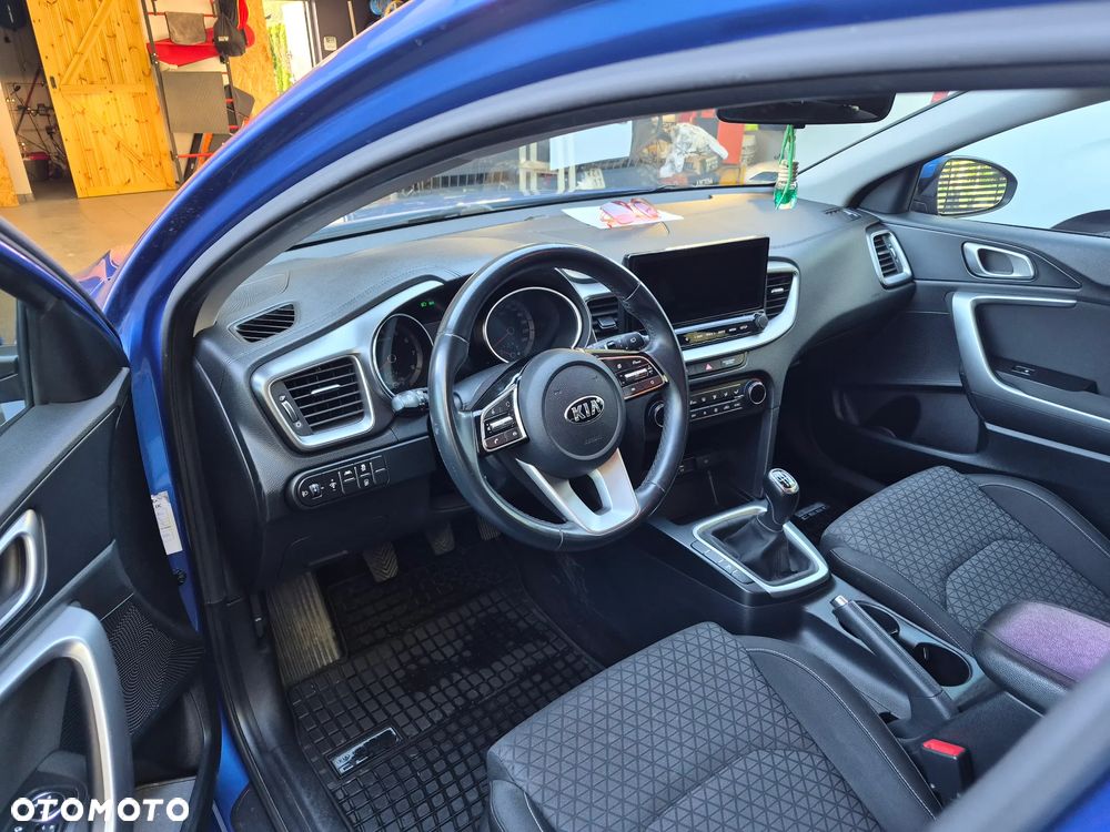 Kia Ceed 1.4 L - 6