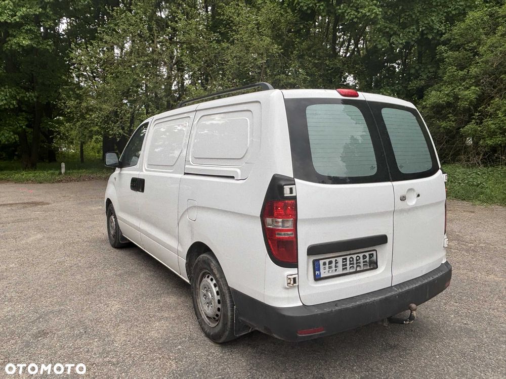 Hyundai H-1 Starex - 3
