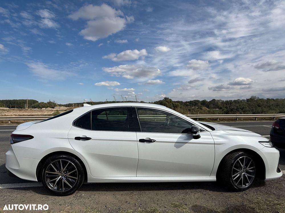 Toyota Camry 2.5 Hybrid Exclusive - 2