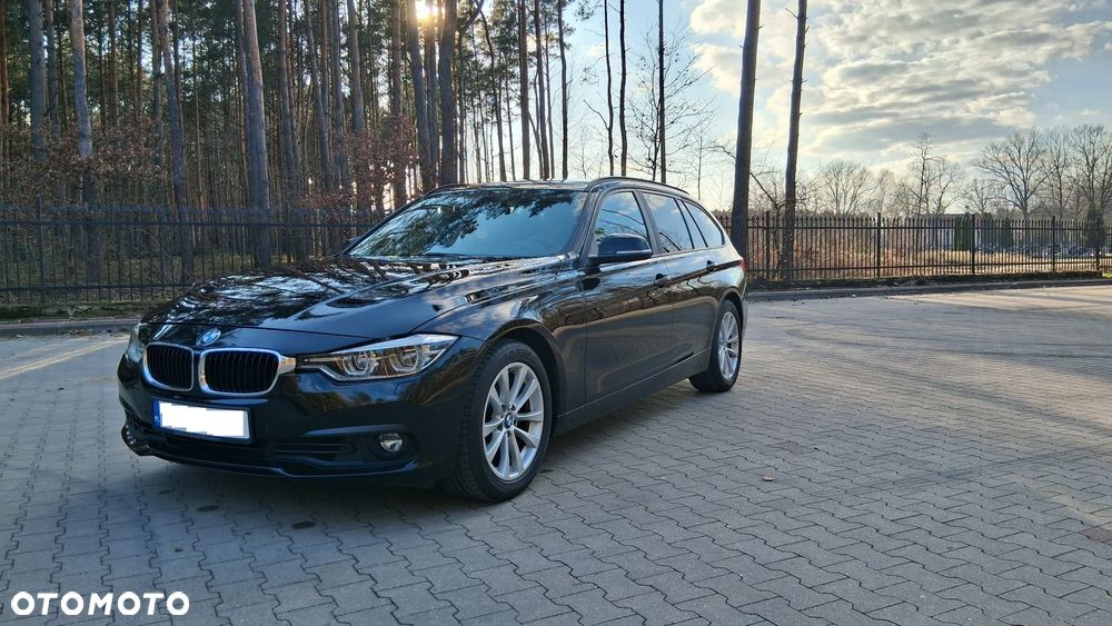 BMW Seria 3 330i xDrive - 9