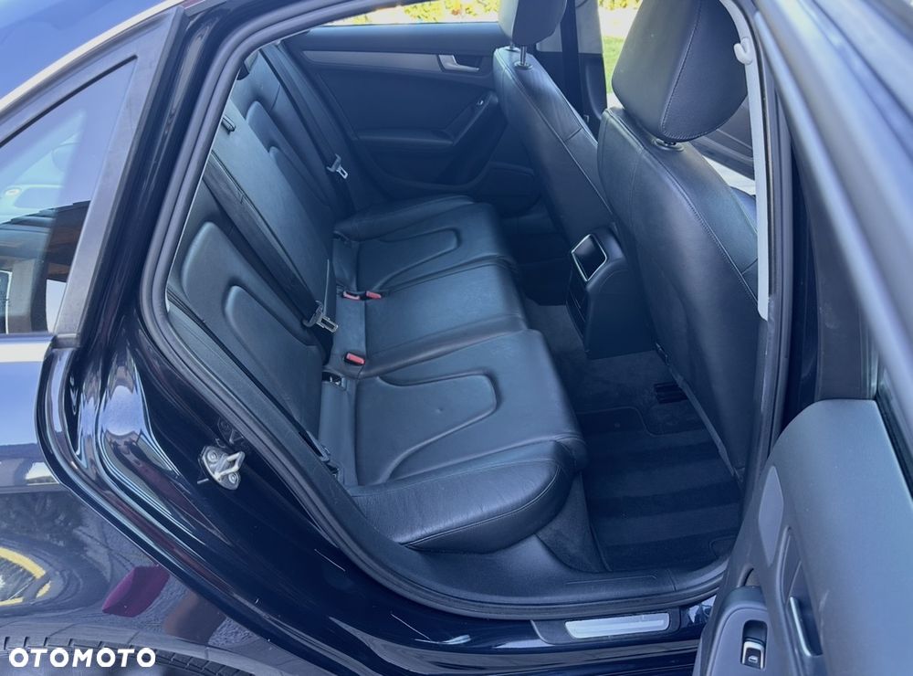 Audi A4 Limousine - 12