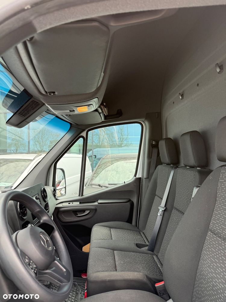 Mercedes-Benz Sprinter - 9
