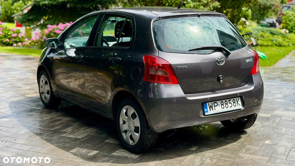 Toyota Yaris - 4