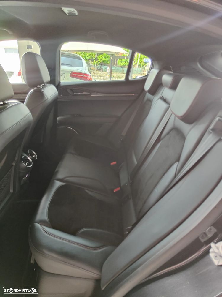 Alfa Romeo Stelvio 2.9 T Quadrifoglio AT8 Q4 - 15