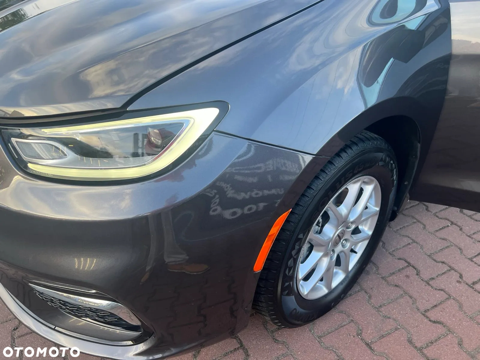 Chrysler Pacifica - 4