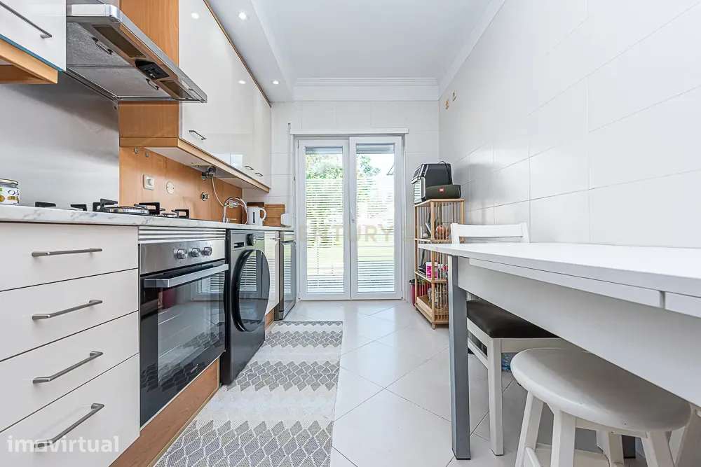 Apartamento T2, Nova Azeda, Setúbal com Varandas e Parqueamento - Grande imagem: 2/31
