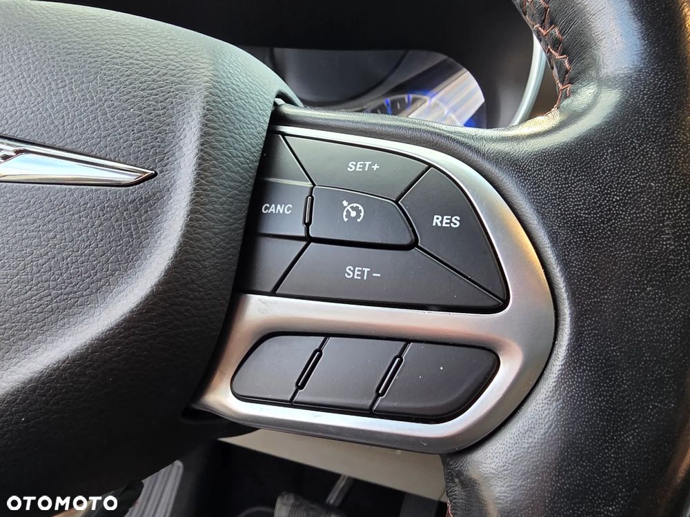 Chrysler Pacifica - 29