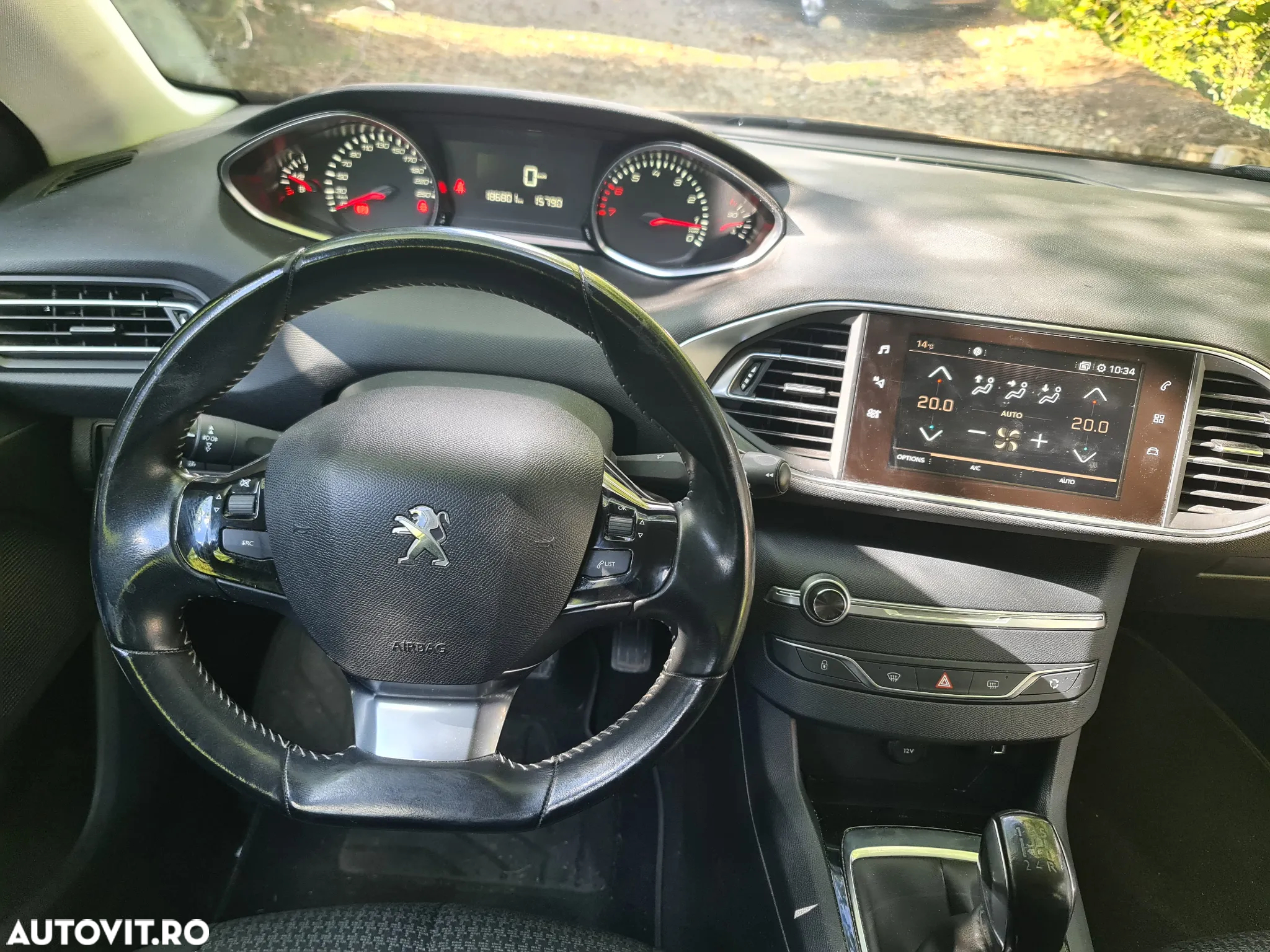 Peugeot 308 1.2 L PureTech Turbo S&S Allure - 11