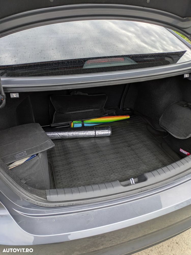 Hyundai Elantra 1.6 CRDI Highway - 13