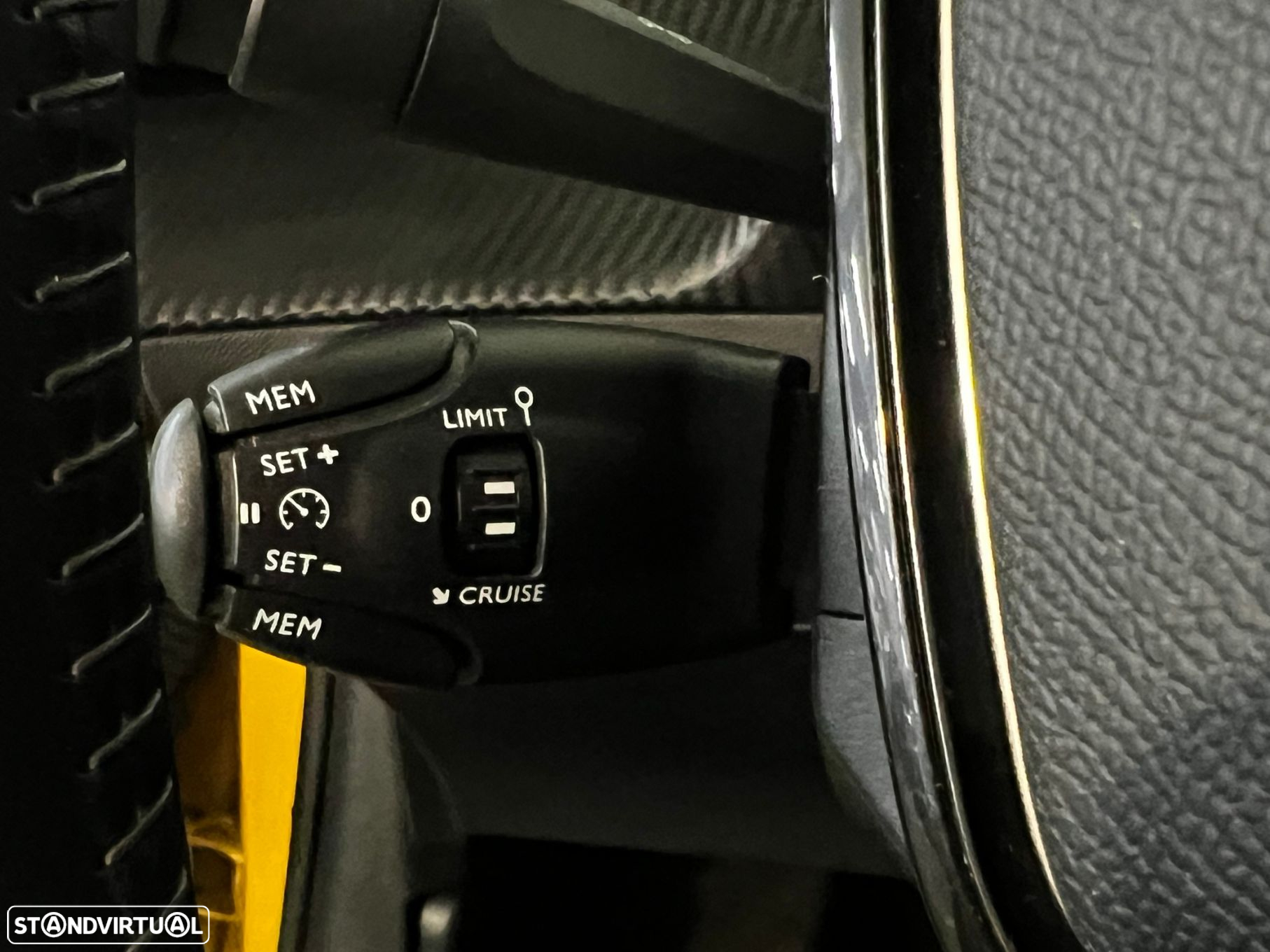 Peugeot 208 1.2 PureTech Active Pack - 21