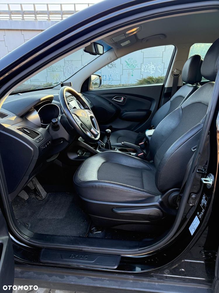 Hyundai ix35 1.7 CRDi 2WD blue Finale Gold - 32