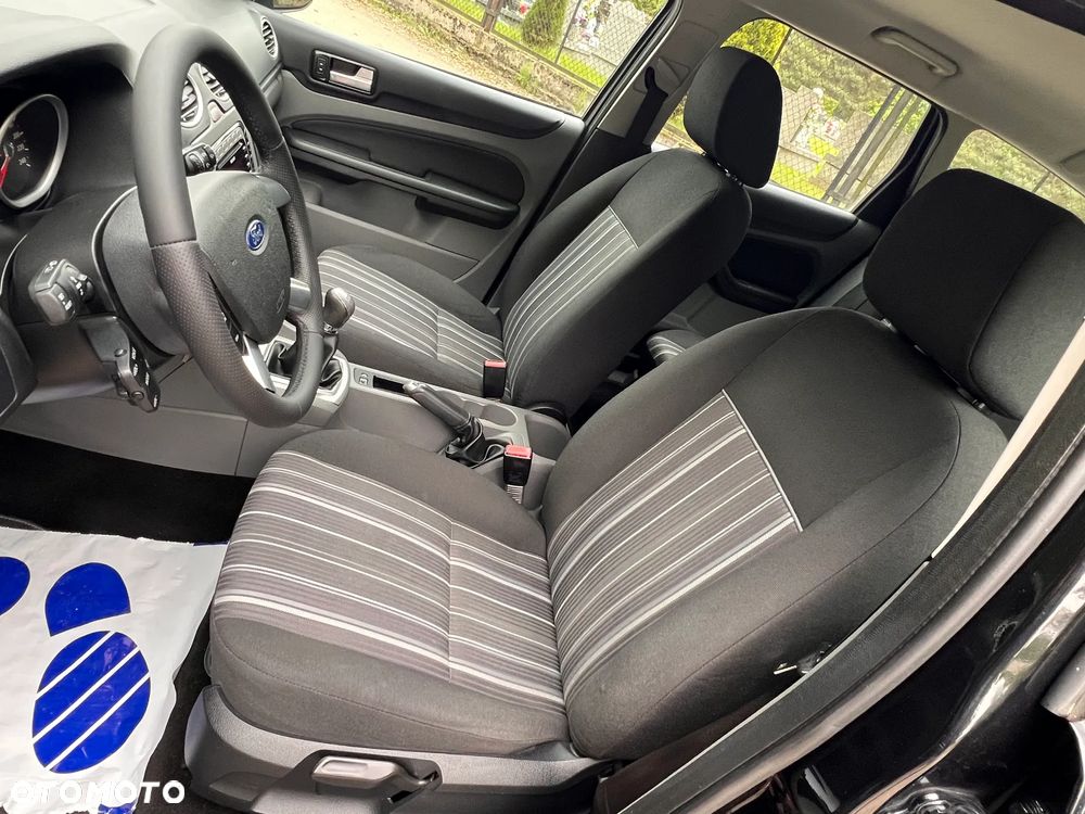 Ford Focus 1.6 Trend - 23