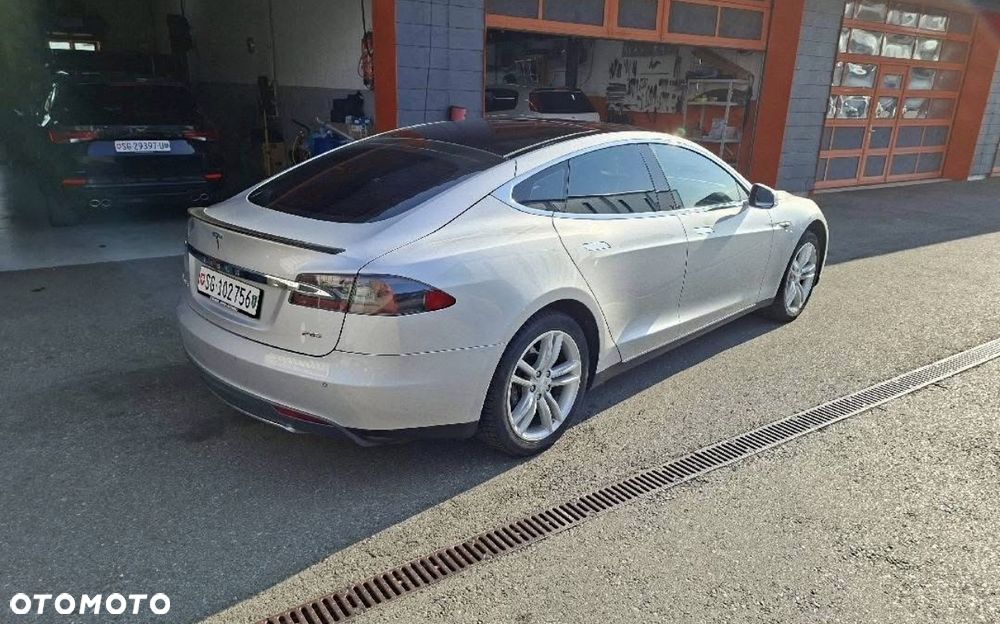 Tesla Model S Performance - 6