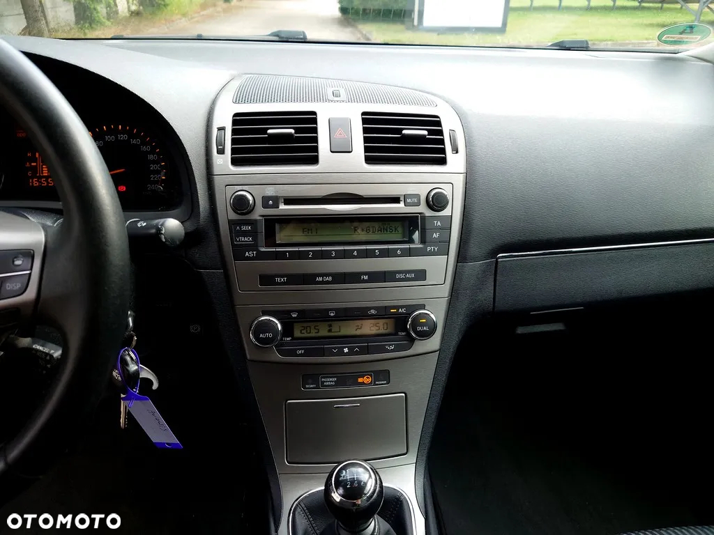 Toyota Avensis 1.8 Sol - 16
