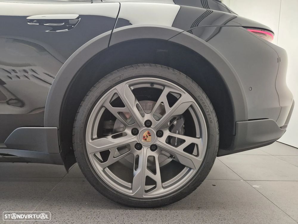 Porsche Taycan Cross Turismo 4 - 13