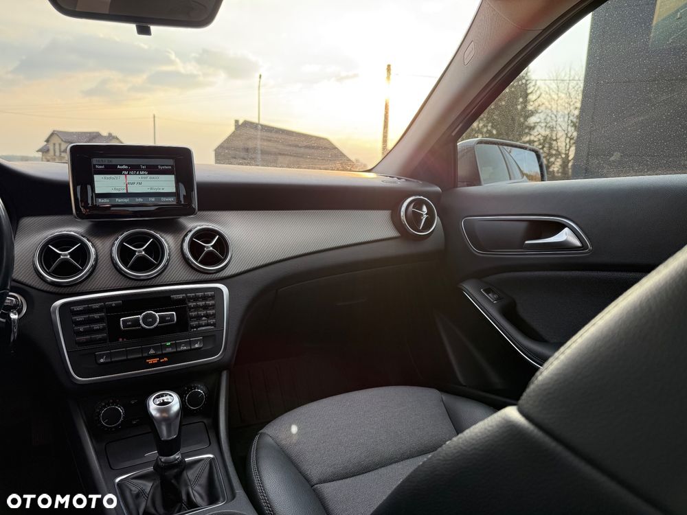 Mercedes-Benz GLA - 12