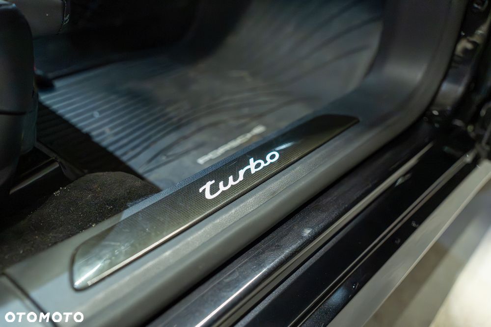 Porsche Panamera Turbo Executive - 28
