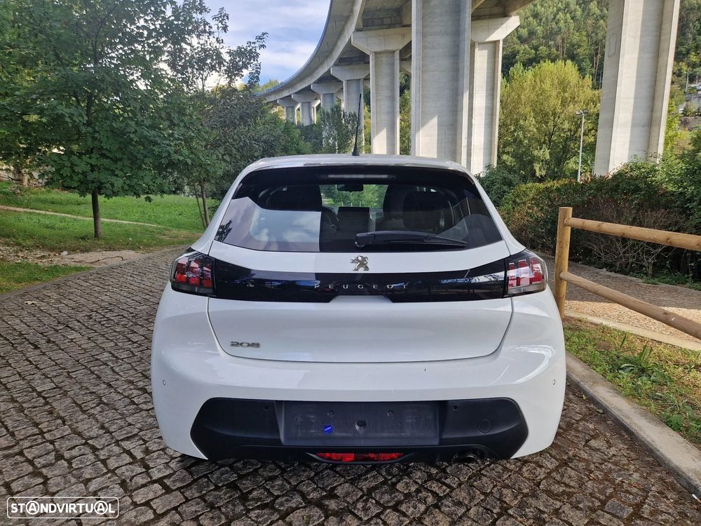 Peugeot 208 - 4