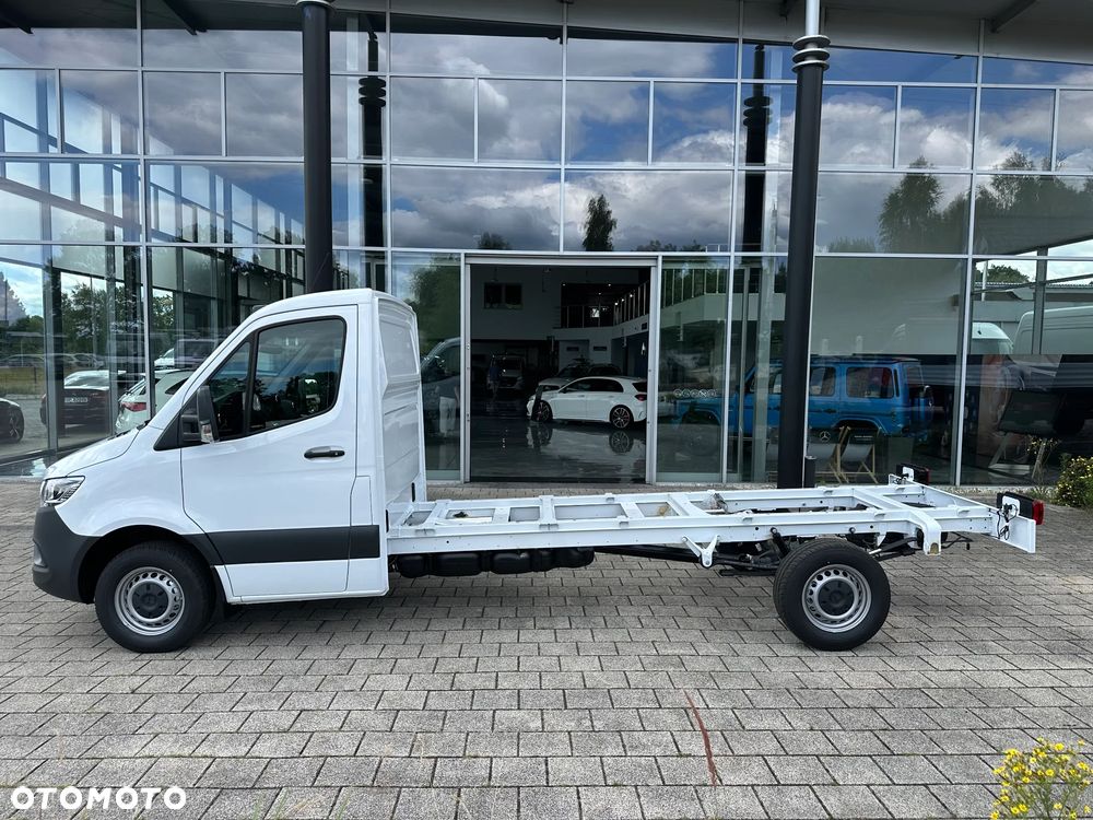 Mercedes-Benz Sprinter - 9