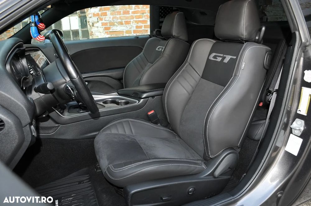 Dodge Challenger - 9