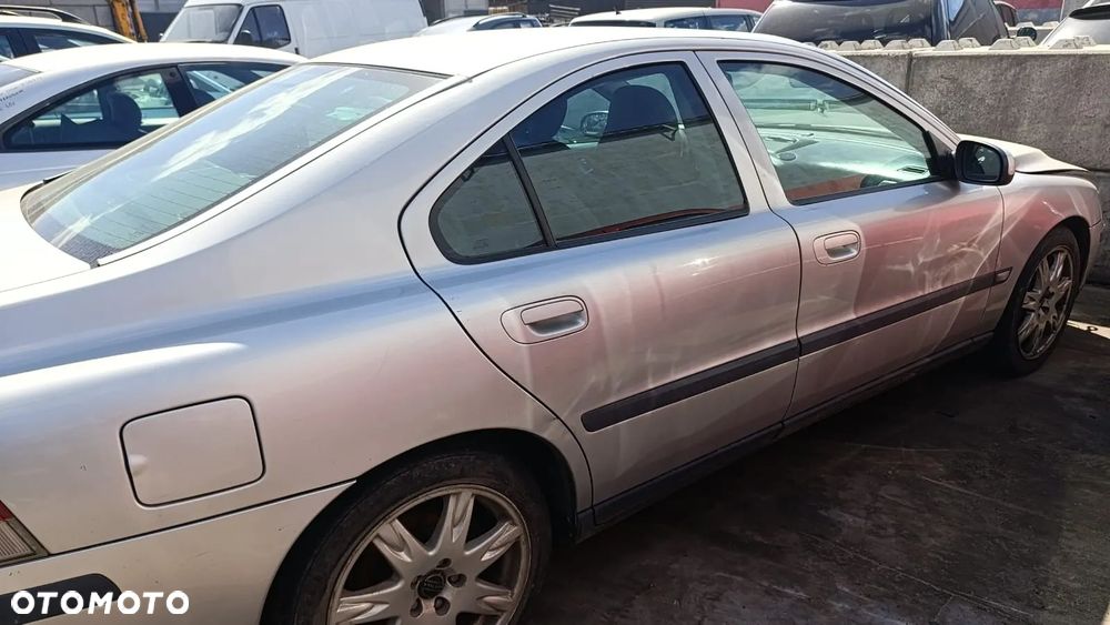 35459 volvo  s60 2.4D D5244T 163 km na częśći lakier 42-600 - 12