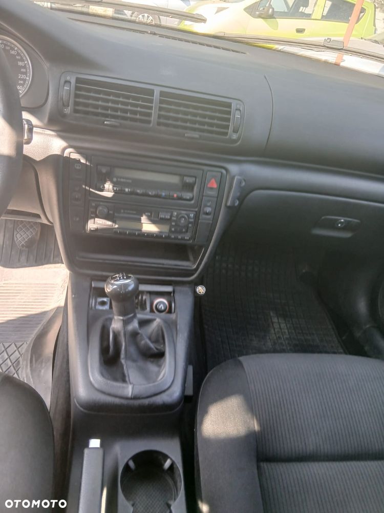 Volkswagen Passat 1.9 TDI Basis - 13