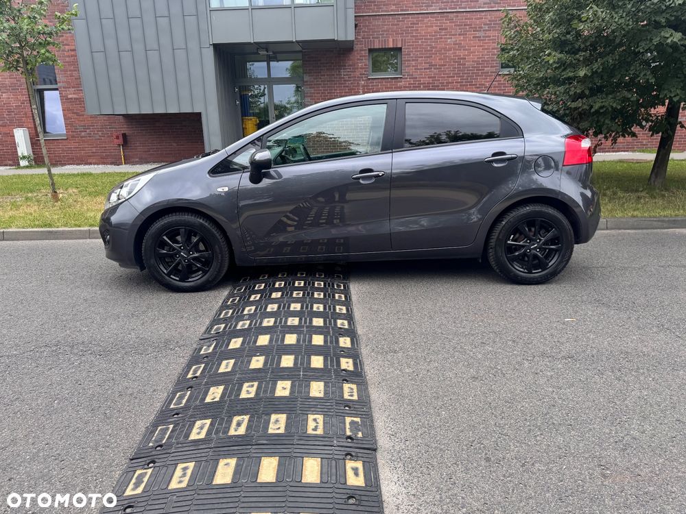 Kia Rio 1.4 Fifa World Cup Edition - 3