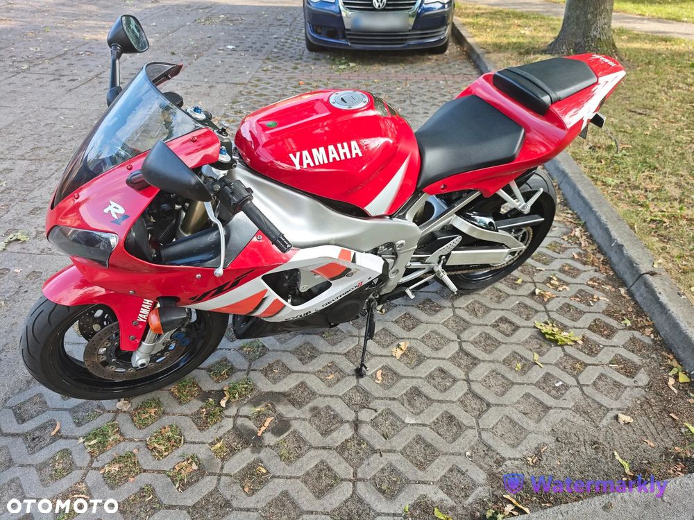Yamaha R1 - 3