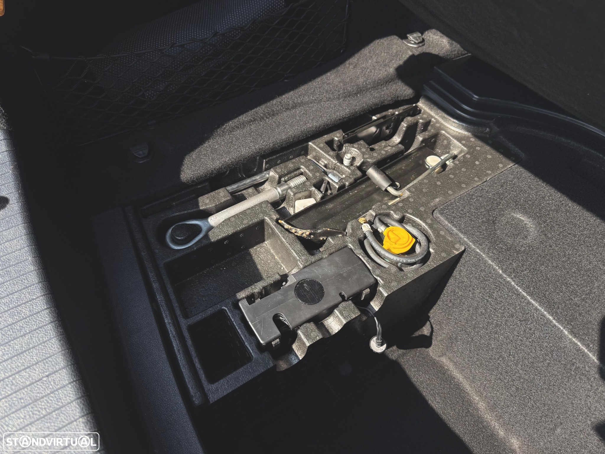 Mercedes-Benz E 300 Bluetec Hybrid Avantgarde - 19