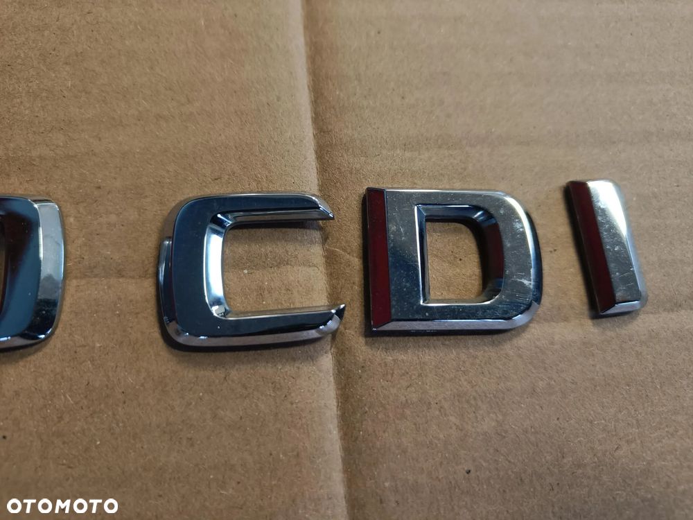 MERCEDES W209 CLK EMBLEMAT ZNACZEK KLAPY ZNACZKI 220 CDI - 4