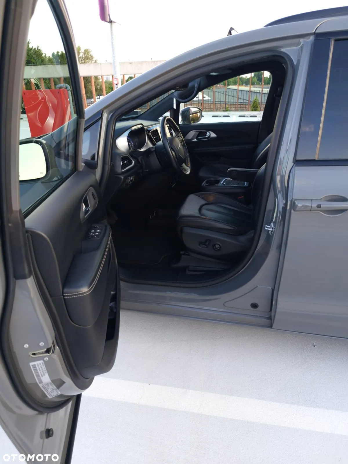 Chrysler Pacifica - 12