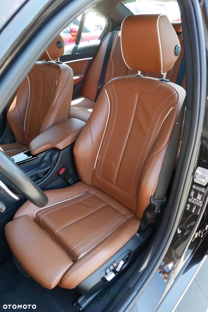 BMW Seria 3 330i M Sport - 24