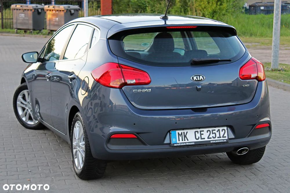 Kia Ceed 1.6 CRDi 128 Dream-Team Edition - 4