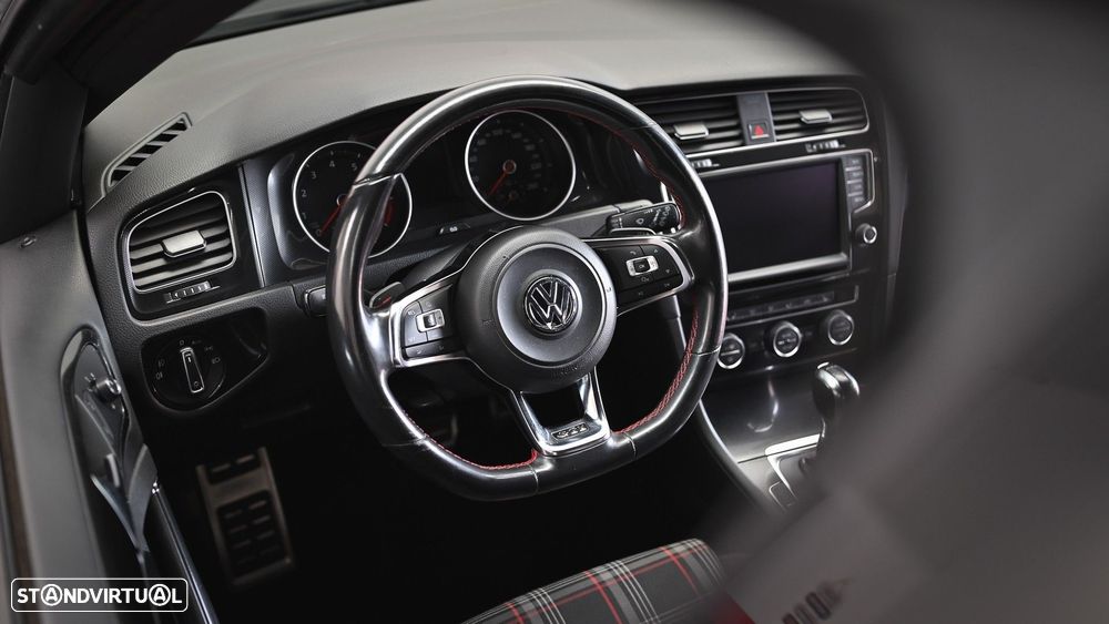 VW Golf 2.0 TSi GTi DSG - 52