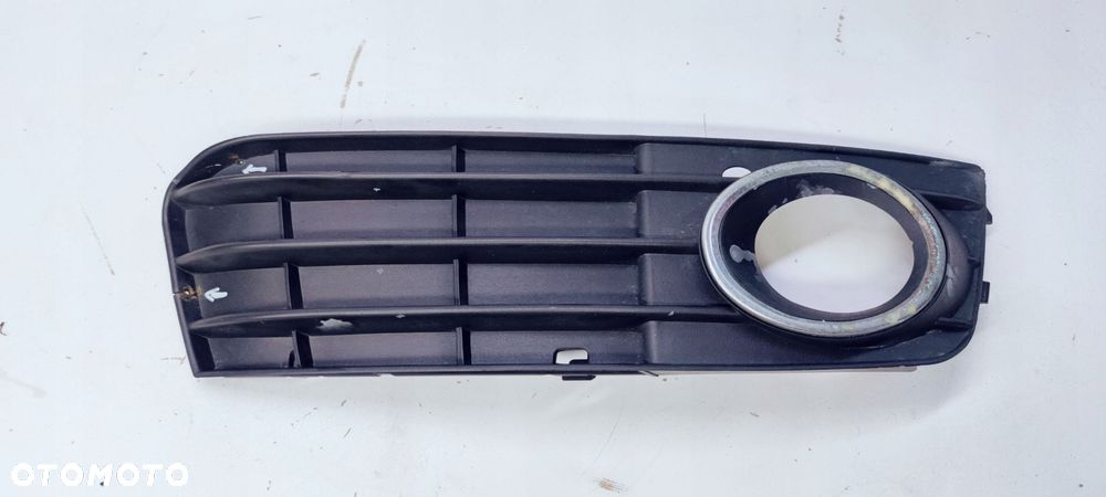 KRATKA ZDERZAKA PRAWA AUDI A4 B8 8KD807682 - 1