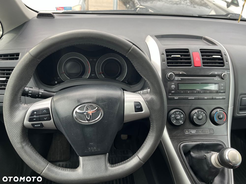 Toyota Auris 1.33 VVT-i Terra - 12