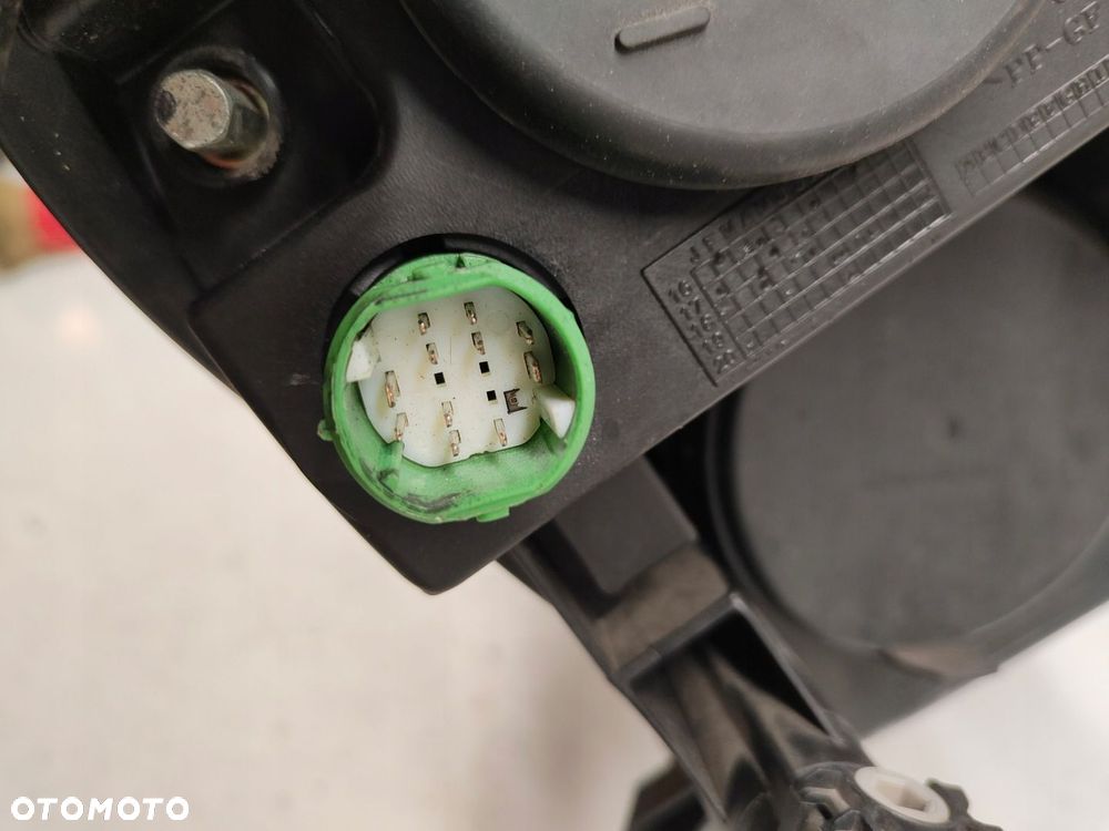 ALFA ROMEO GIULIETTA SOCZEWKA Z LED CIEMNA LAMPA LEWY PRZÓD 00505387790 - 9
