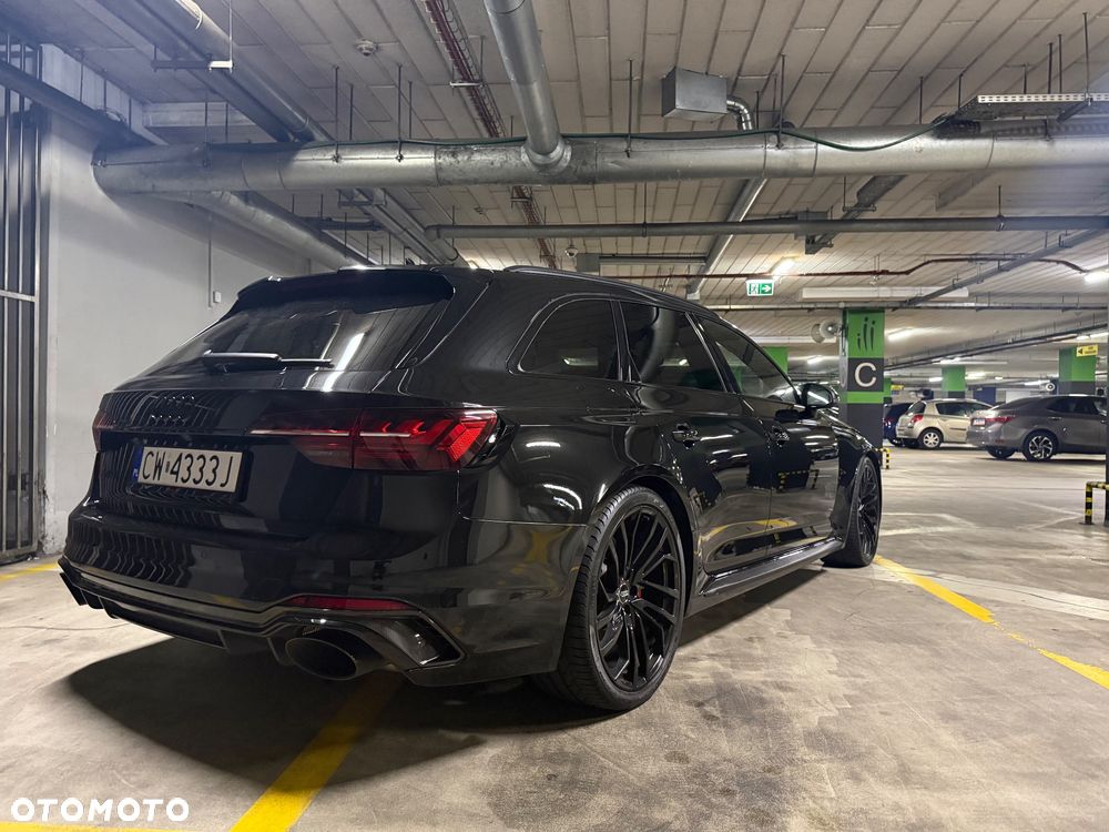 Audi RS4 Avant - 11