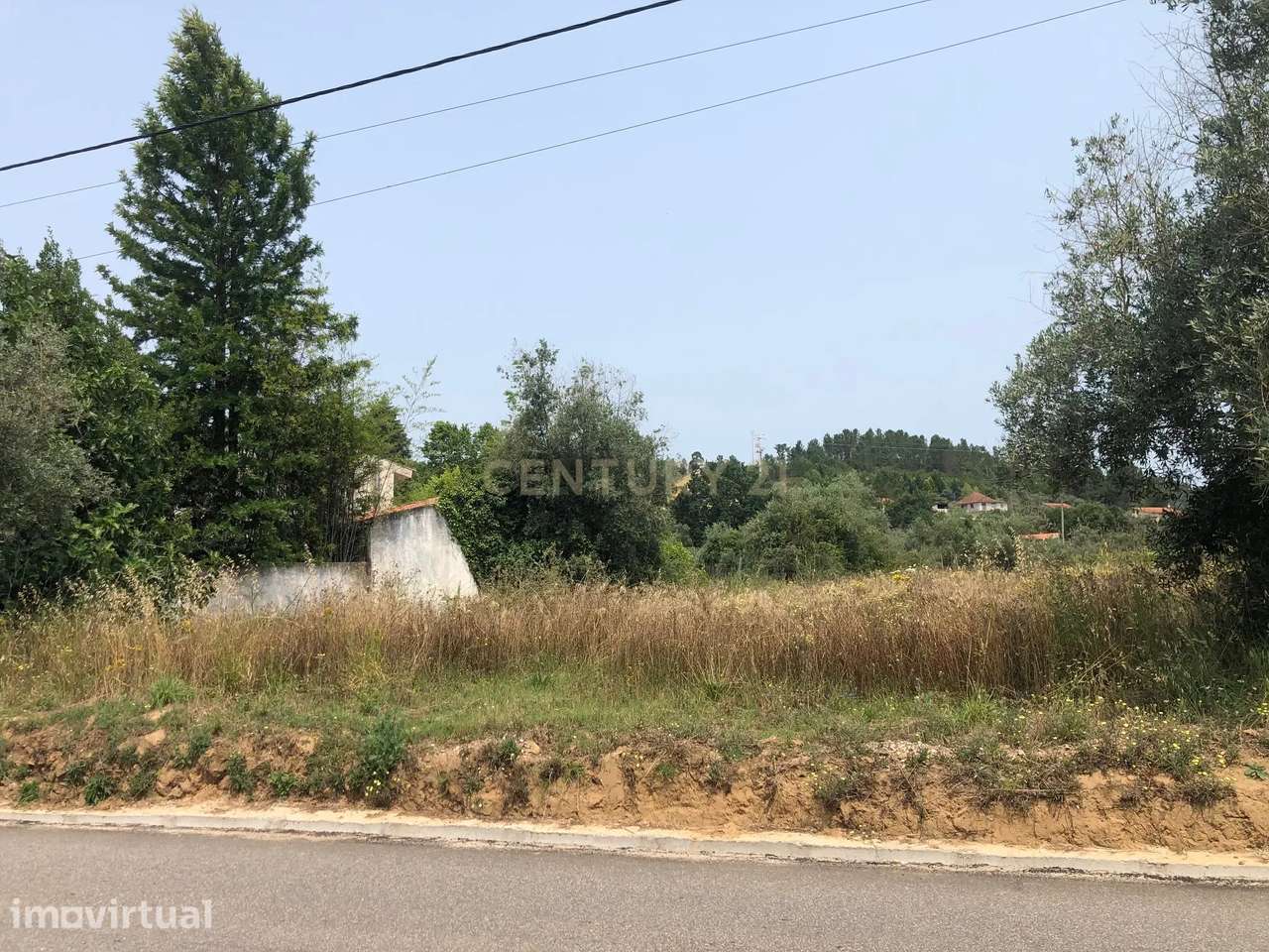Terreno urbano plano com área total de 4.404m2  numa localização boa a - Grande imagem: 2/9