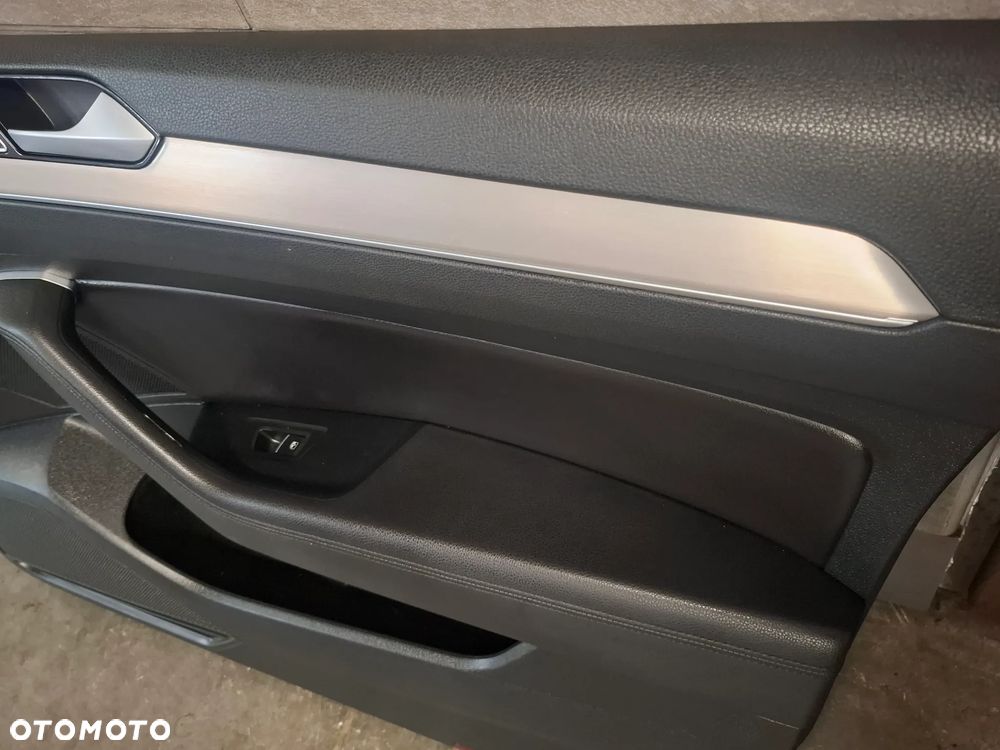Boczek drzwi prawy przedni skóra Volkswagen Passat kombi B8 2019 rok europa - 3