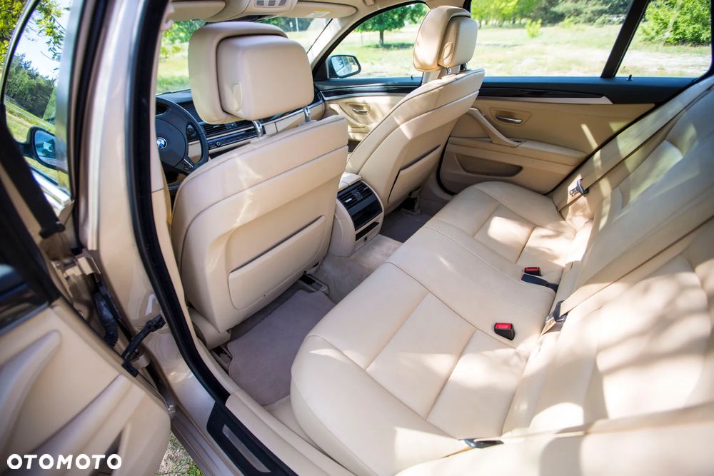 BMW Seria 5 523i - 9